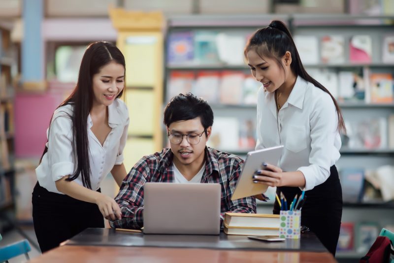 Berbagai macam kegiatan tentang kolaborasi mahasiswa dan dosen di universitas prasetiya Mulya